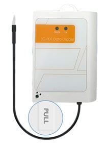 Activating the M371 data logger by pulling out the insulation strip to start the built in SIM card